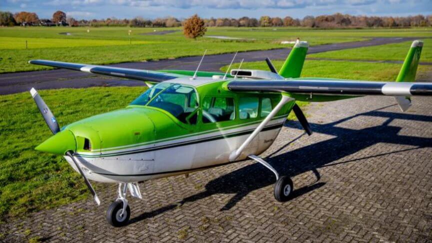 Een foto van een Cessna bij het nieuwsbericht over de PDEng-trainee die start bij de Dutch Electric Aviation Centre