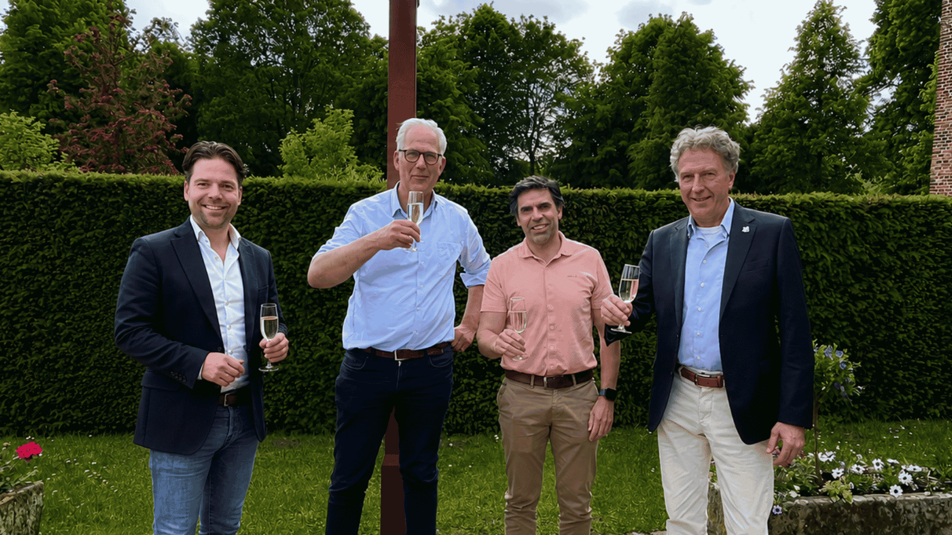 Directeuren Ferry Boers en Reinier Jansen op de foto met de Douwe Bonnema en Jaap Westerink.